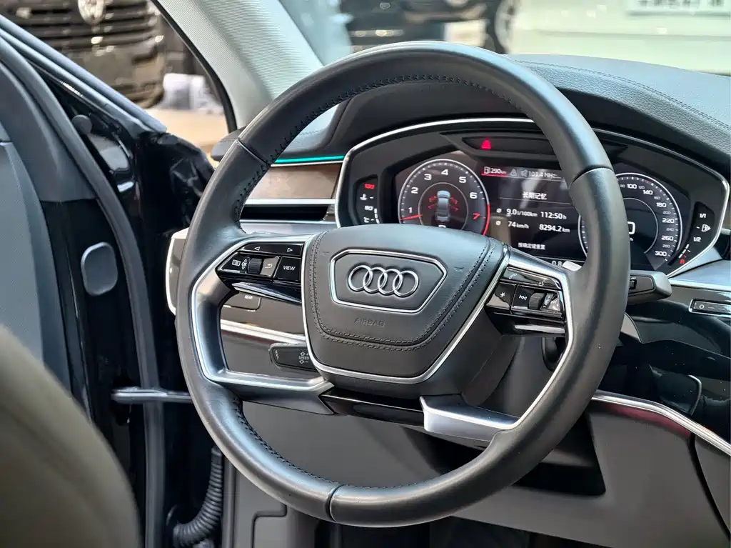 Audi A8 2021 — фото 20