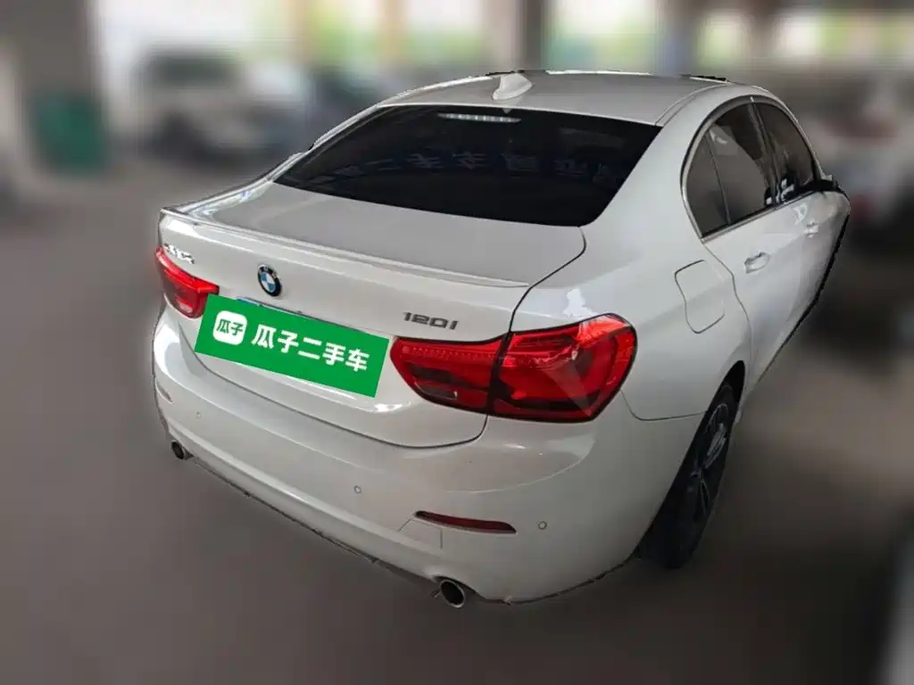 BMW 1 Series 2020 — фото 10