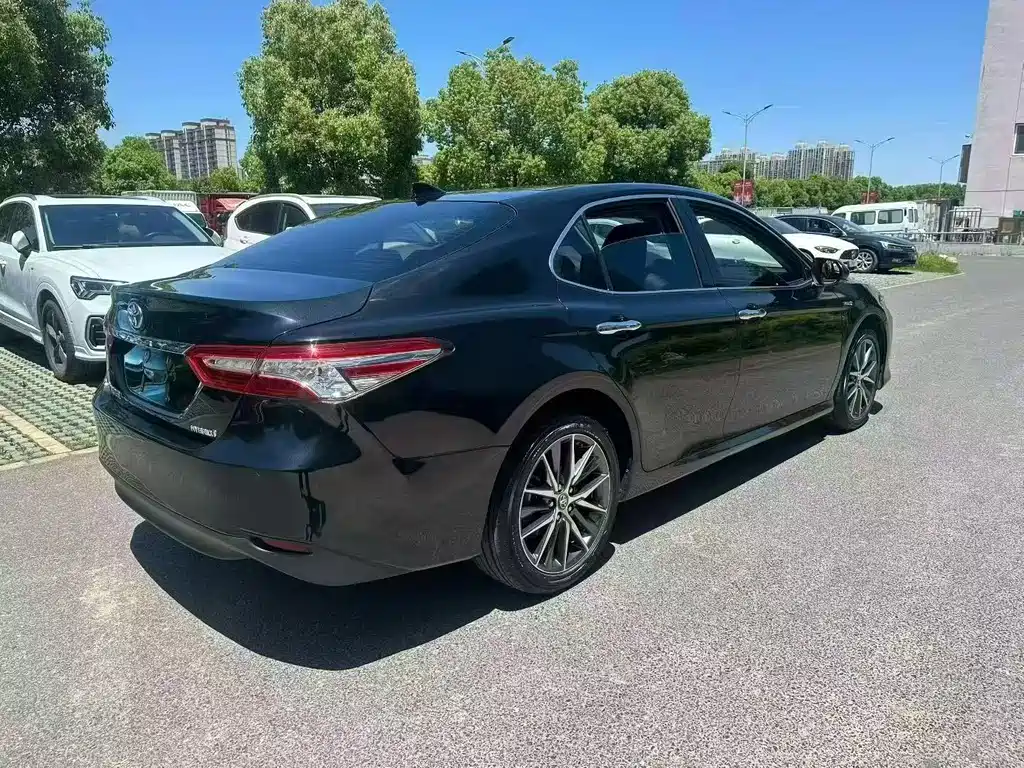 Toyota Camry 2021 — фото 7