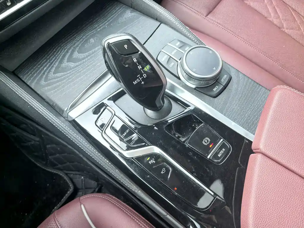 BMW 5 Series 2021 — фото 20