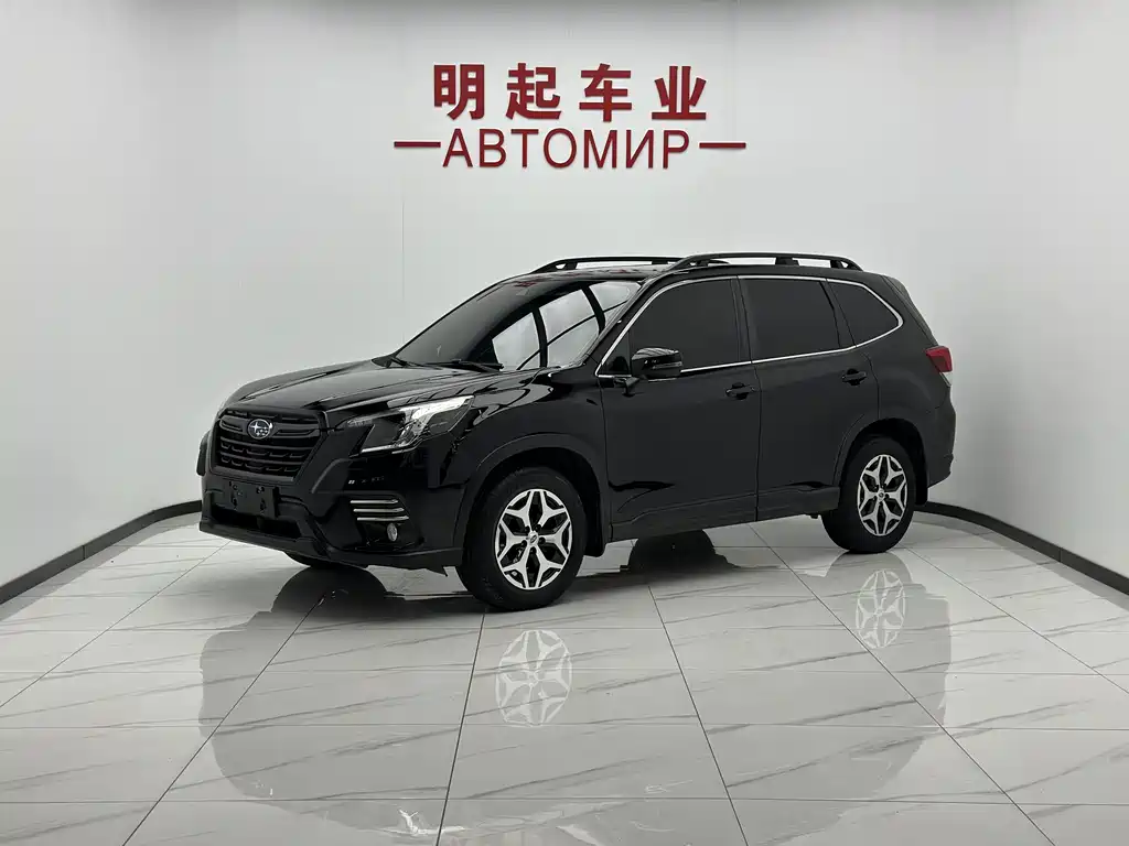 Subaru Forester 2022 — фото 1