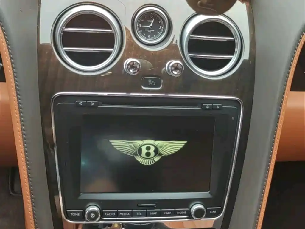 Bentley Flying Spur 2018 — фото 11