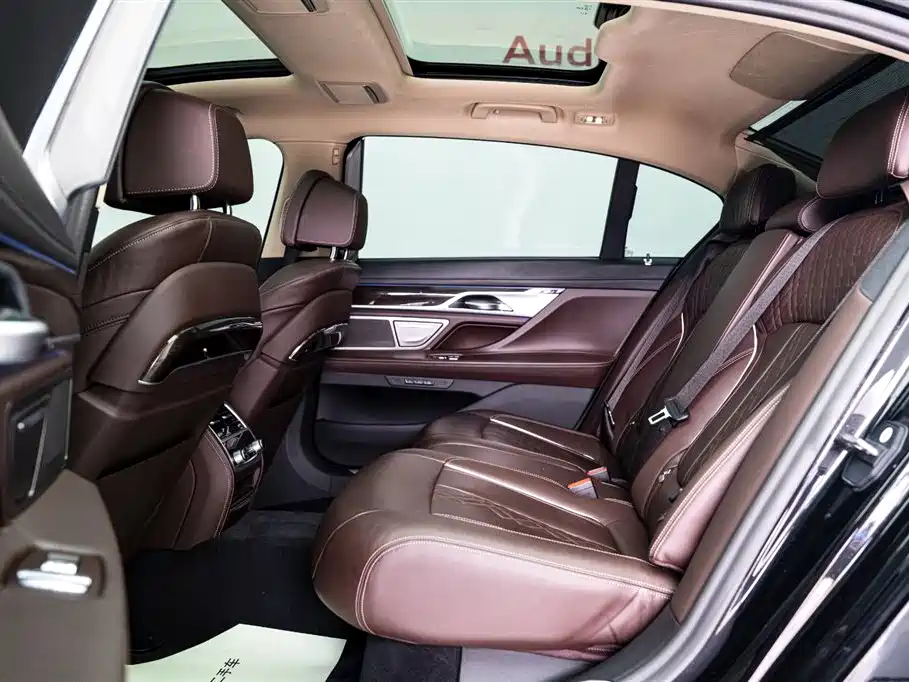 BMW 7 Series 2021 — фото 12