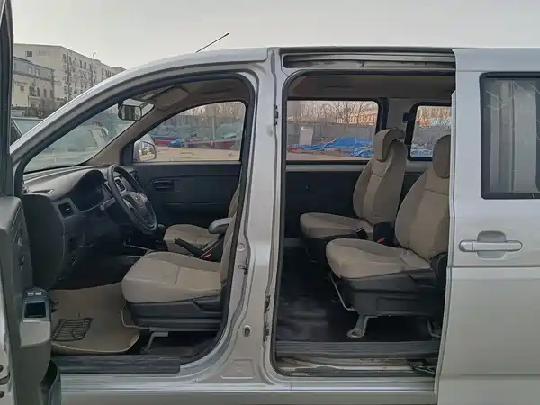 Wuling Rongguang V 2016
