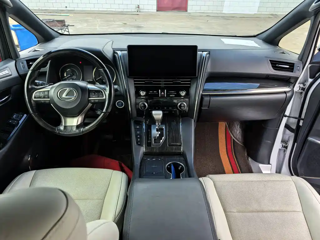 Lexus LM 2022 — фото 11