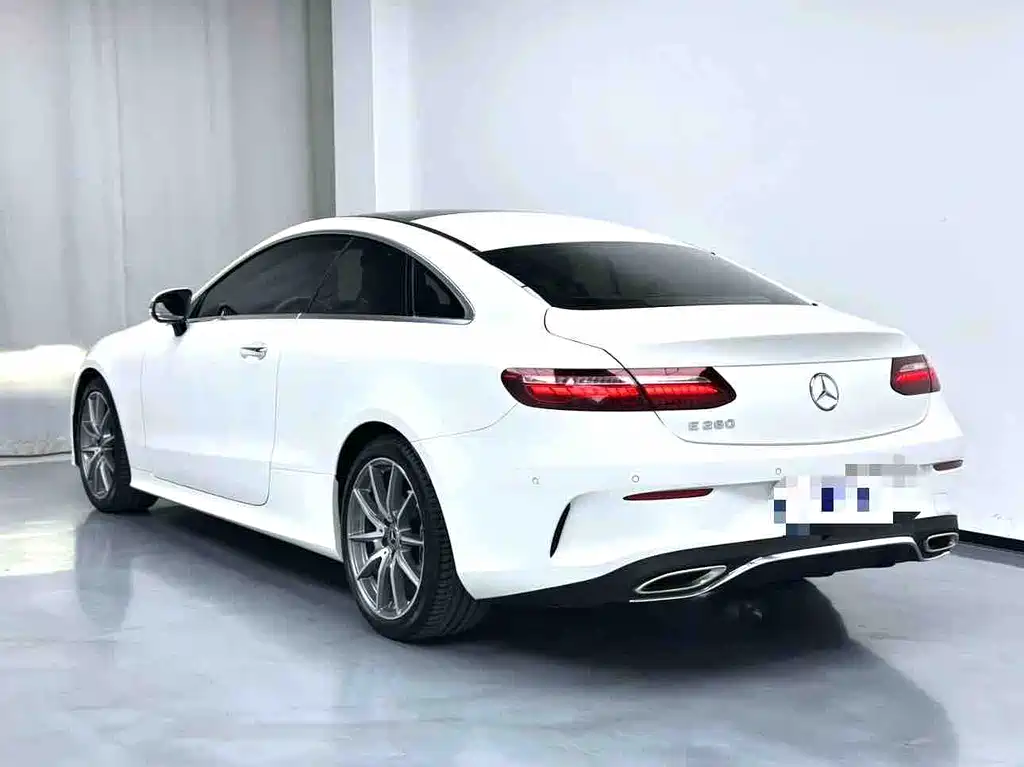 Mercedes-Benz E-Class 2023 — фото 12