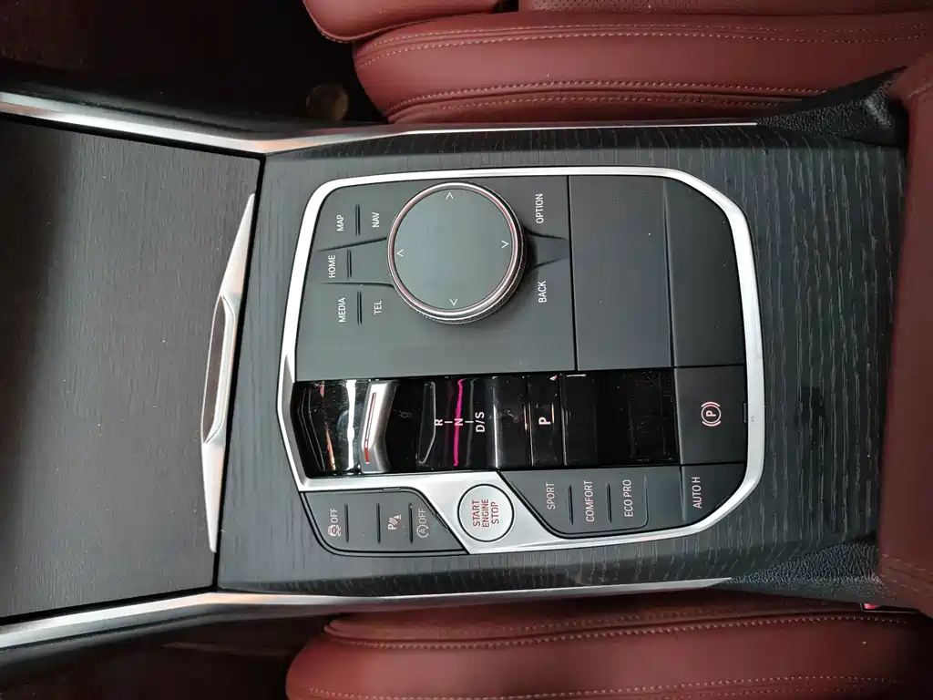 BMW 3 Series 2025 — фото 10