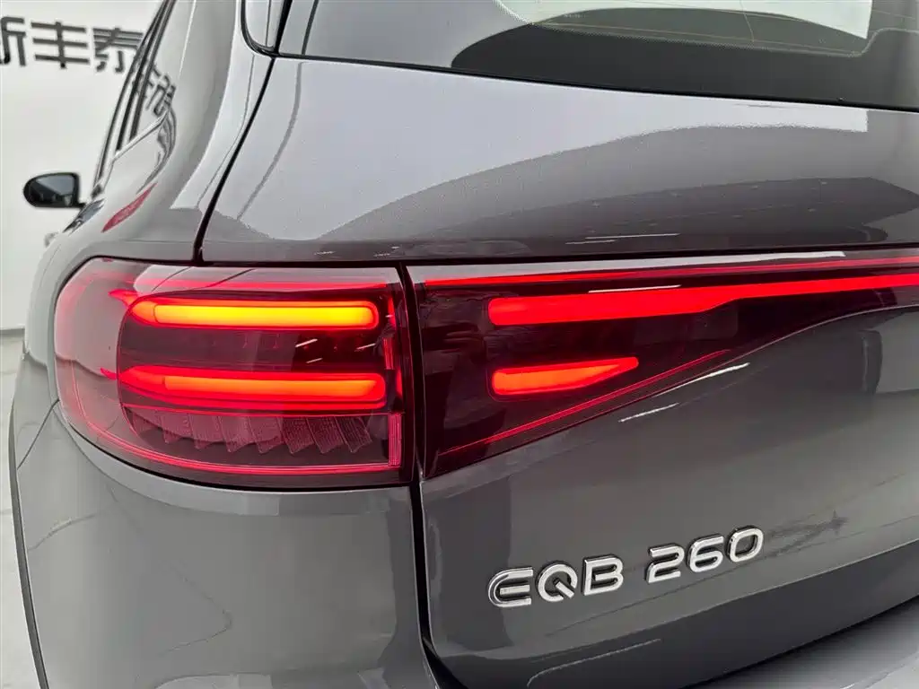 Mercedes-Benz EQB 2025 — фото 28