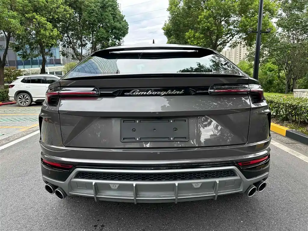 Lamborghini Urus 2021