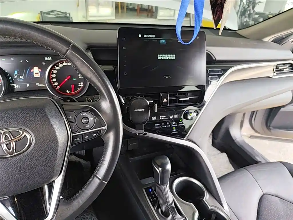 Toyota Camry 2022 — фото 10