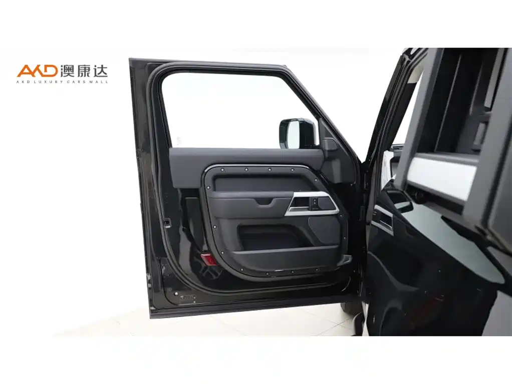 Land Rover Defender 2023 — фото 10