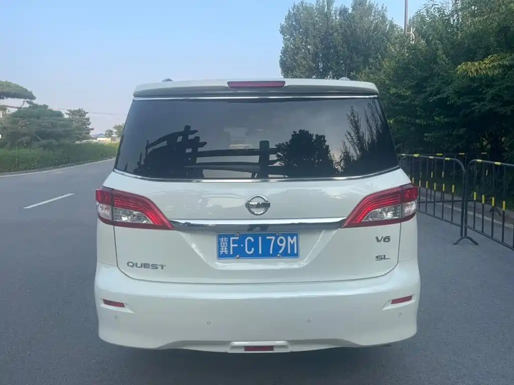 Nissan Quest 2015