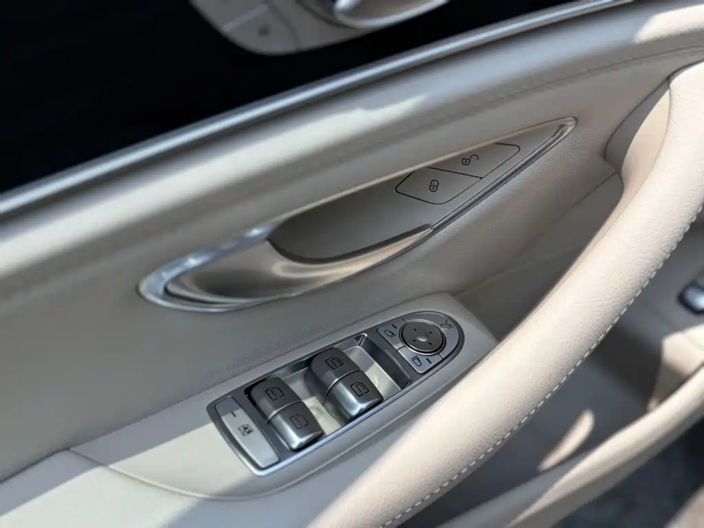 Mercedes-Benz E-Class 2022 — фото 14