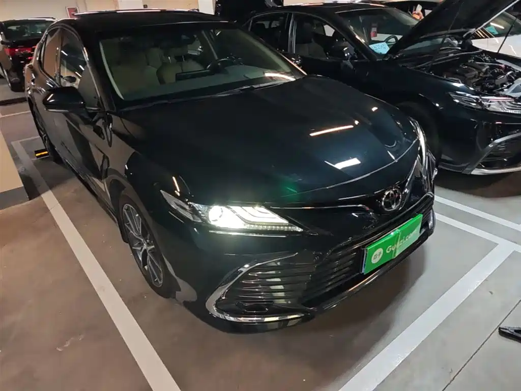 Toyota Camry 2023 — фото 4