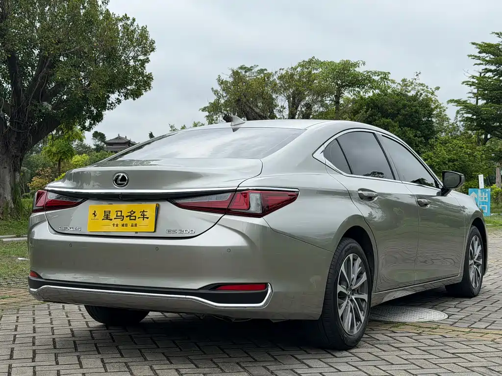 Lexus ES 2023 — фото 14