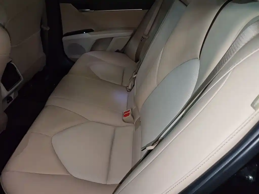 Toyota Camry 2023 — фото 17