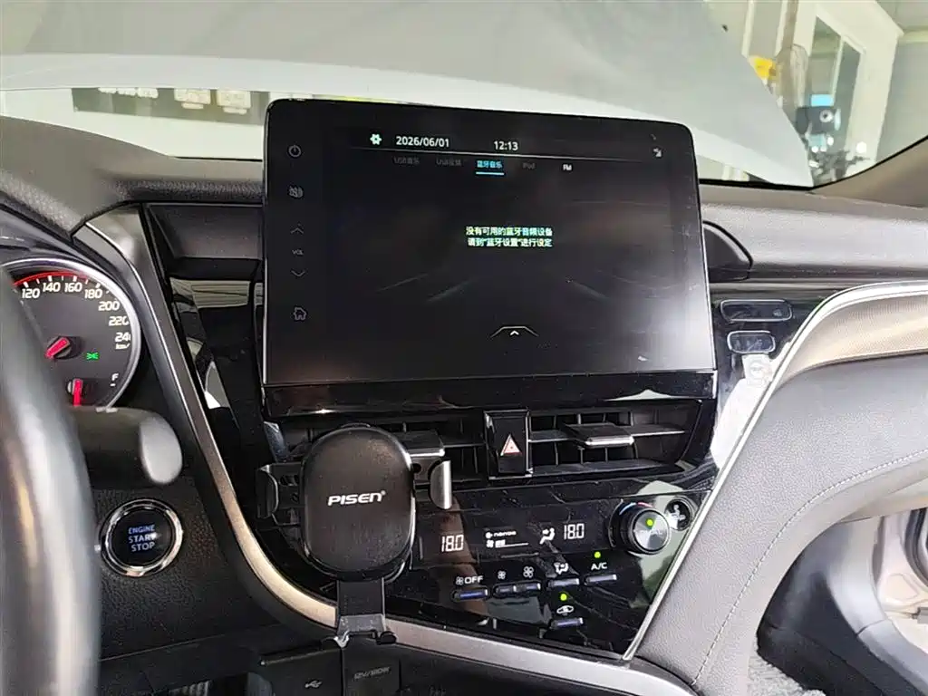 Toyota Camry 2022 — фото 13