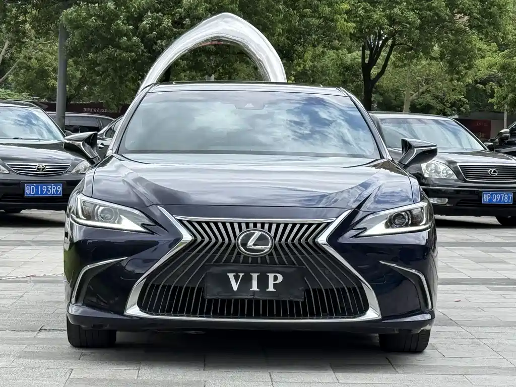 Lexus ES 2021