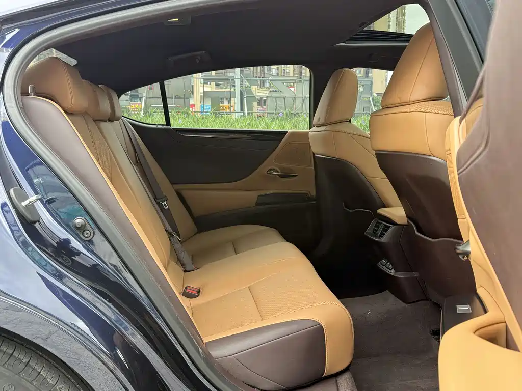 Lexus ES 2021