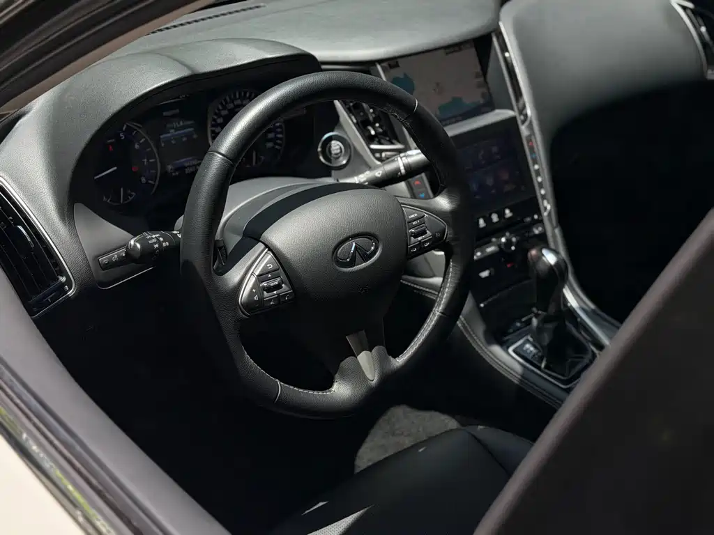 Infiniti Q50L 2015 — фото 12