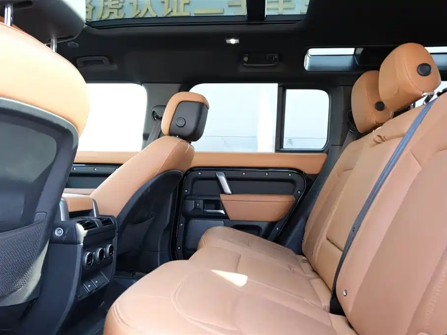 Land Rover Defender 2024 — фото 19
