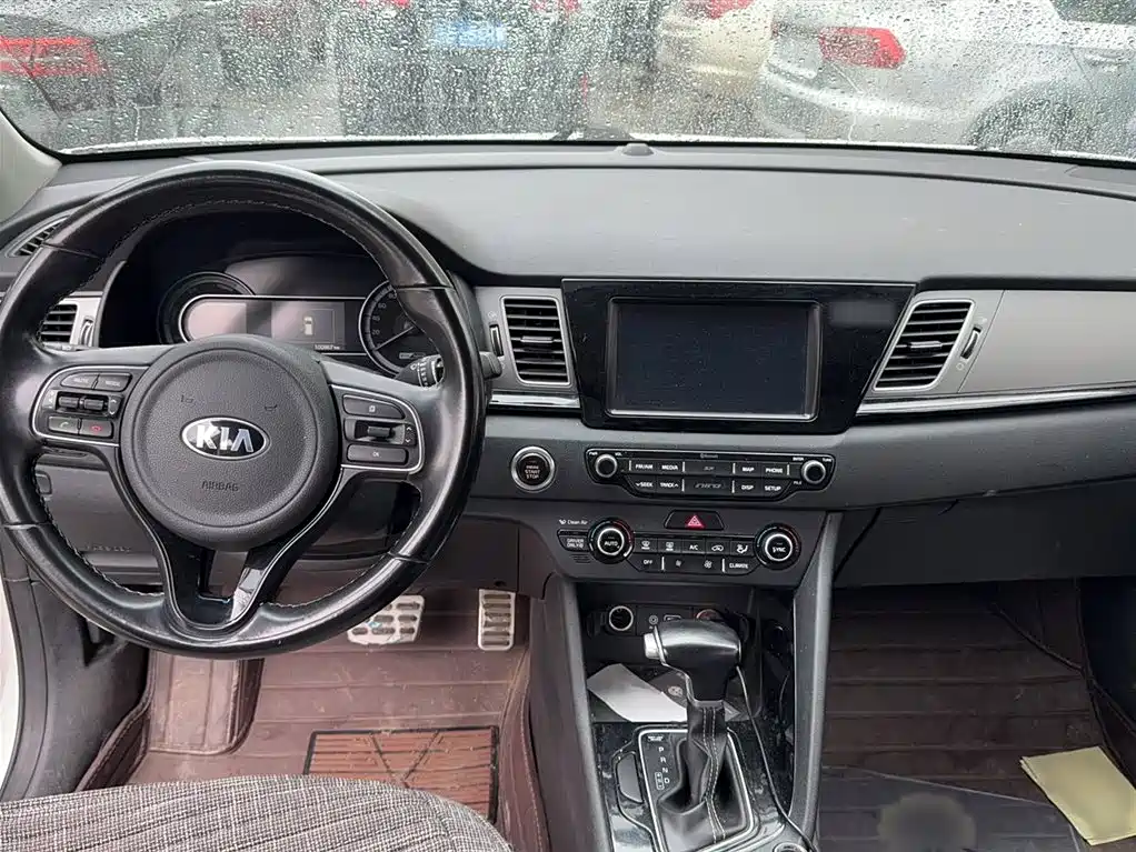 Kia Niro 2017 — фото 14