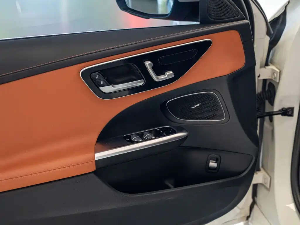 Mercedes-Benz C-Class 2023 — фото 20