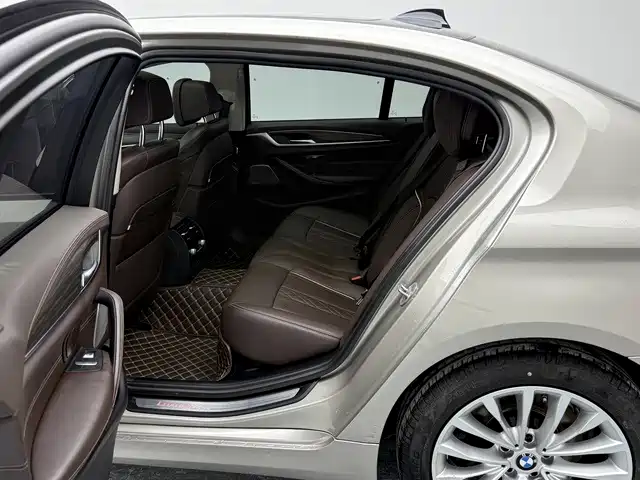 BMW 5 Series 2020 — фото 13