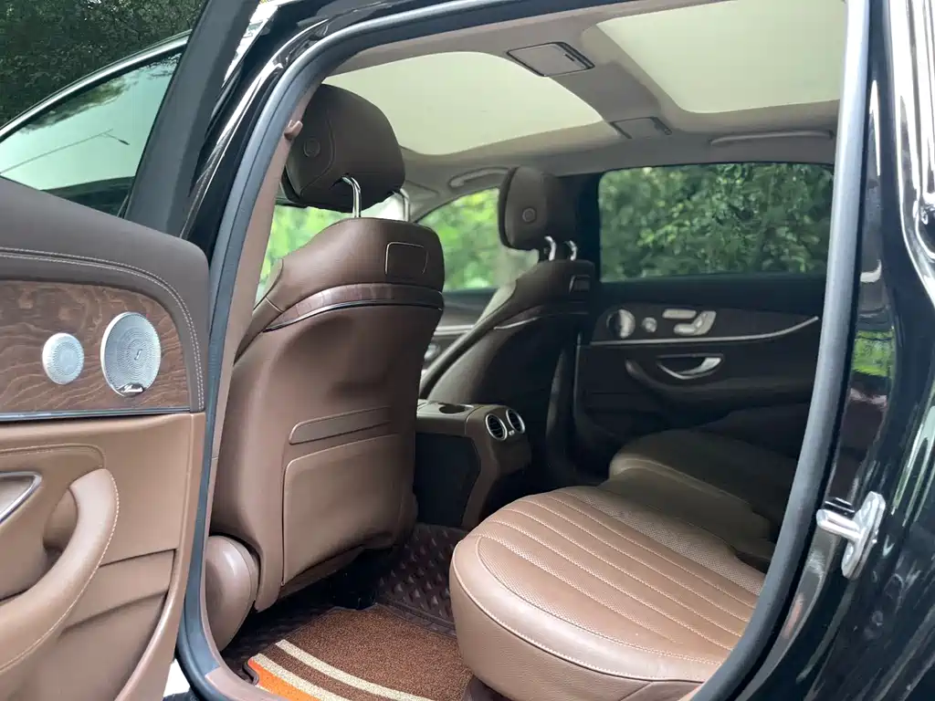 Mercedes-Benz E-Class 2020 — фото 15
