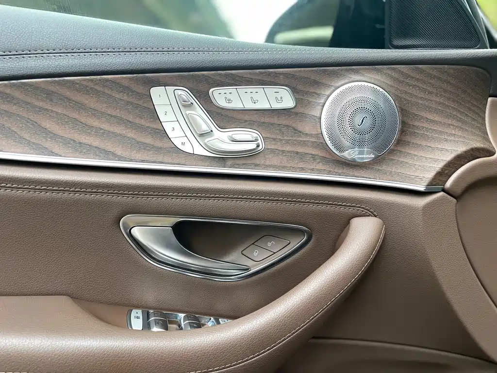 Mercedes-Benz E-Class 2020 — фото 18