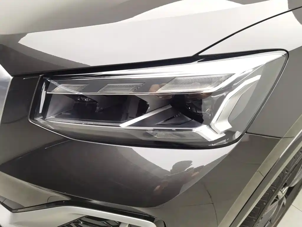 Audi Q2L 2024