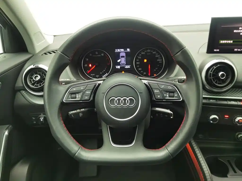 Audi Q2L 2024 — фото 11