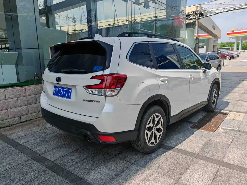 Subaru Forester 2022 — фото 8