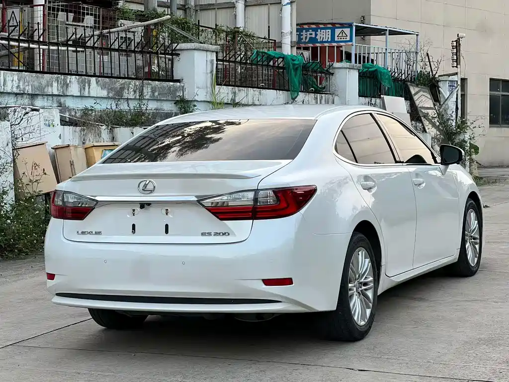 Lexus ES 2016 — фото 7