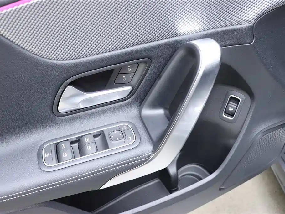Mercedes-Benz A-Class 2025 — фото 11
