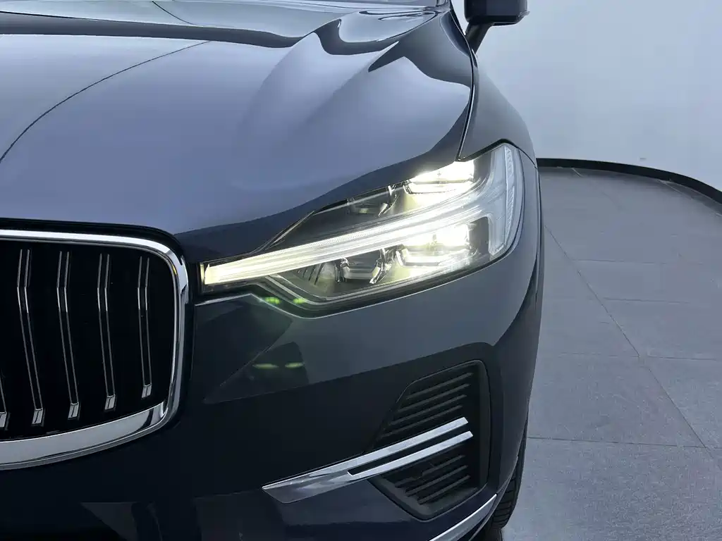 Volvo XC60 2023 — фото 9