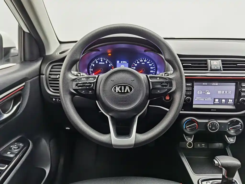 Kia KX Cross 2018 — фото 11