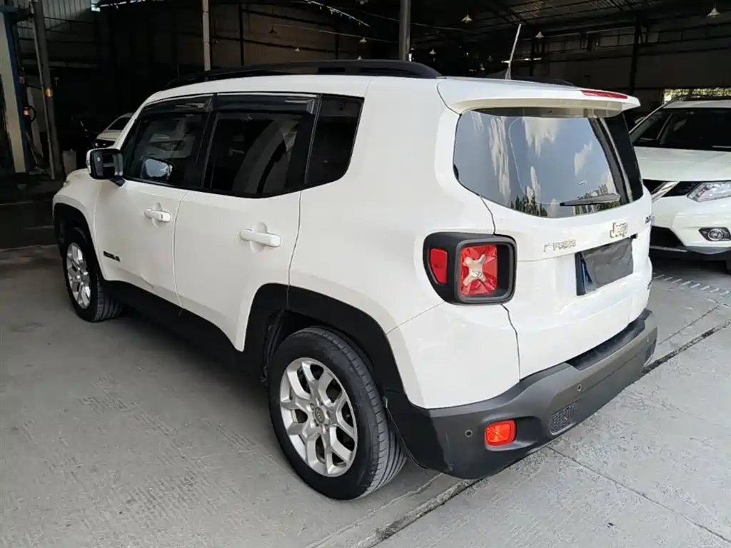 Jeep Renegade 2017 — фото 5