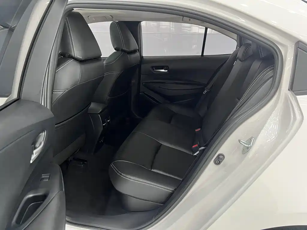 Toyota Corolla 2023 — фото 13