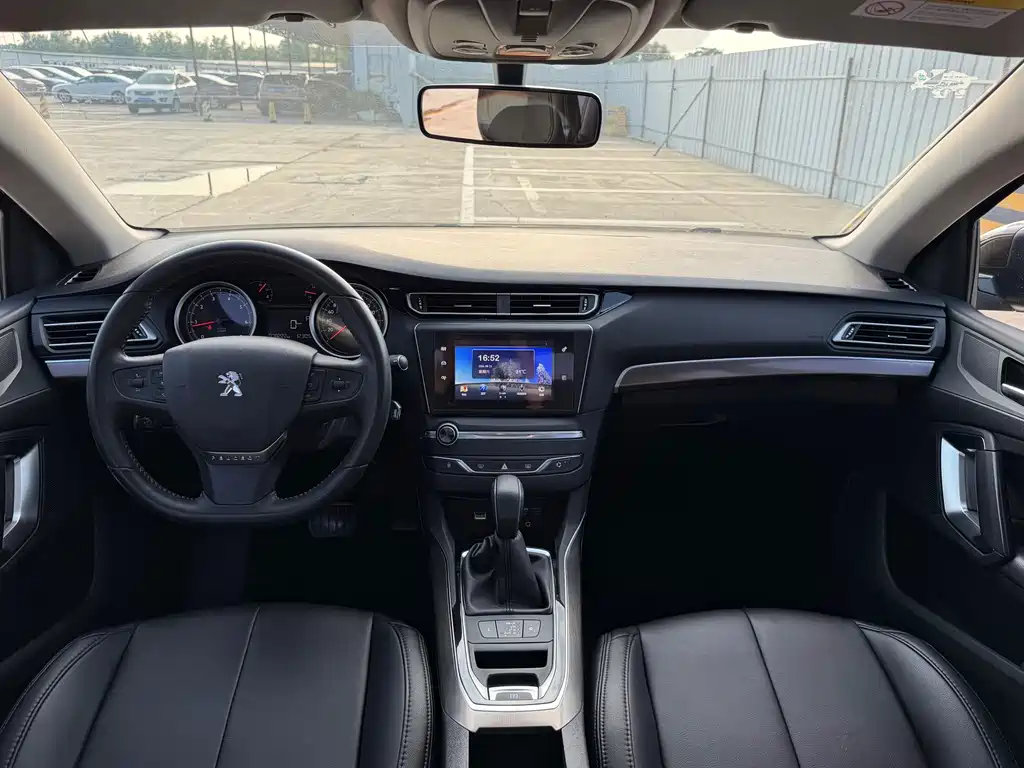 Peugeot 408 2017 — фото 15