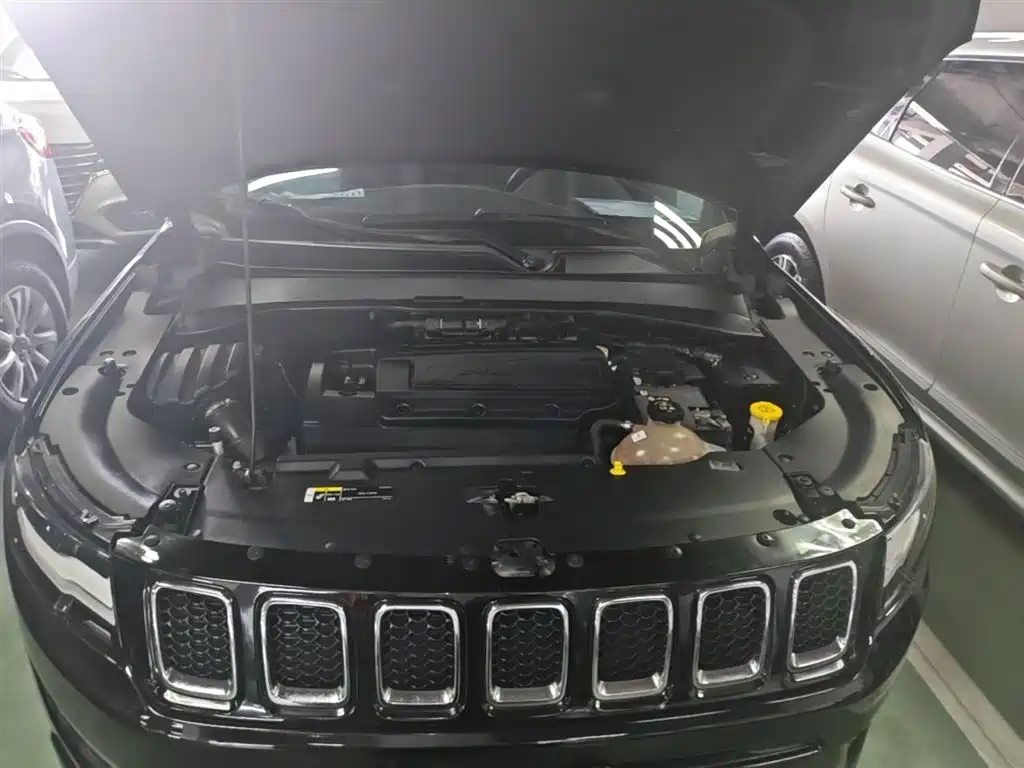 Jeep Compass 2017 — фото 20