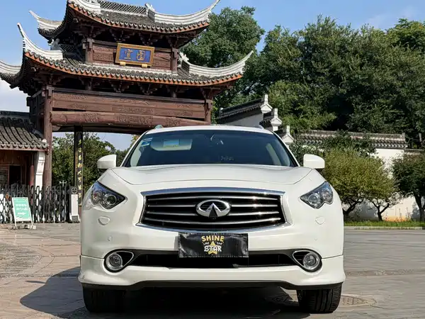 Infiniti QX70 2014