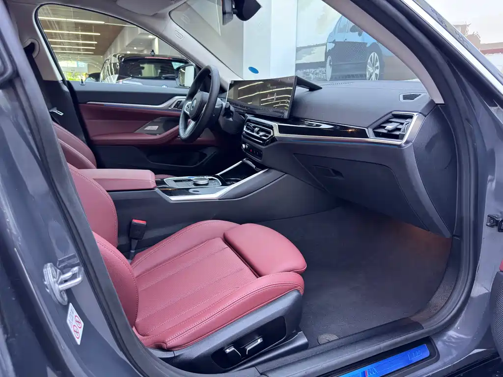 BMW i4 2025 — фото 18