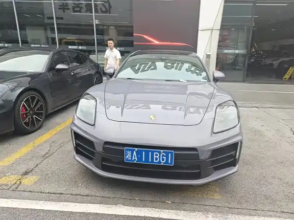 Porsche Panamera 2025