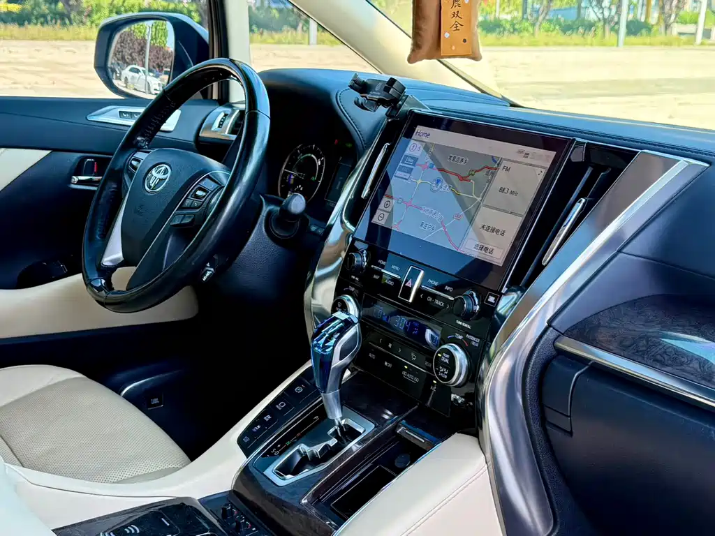 Toyota Alphard 2021 — фото 16