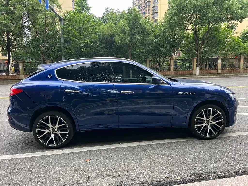 Maserati Levante 2016 — фото 13