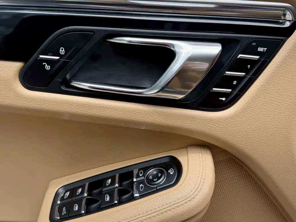 Porsche Macan 2015 — фото 12