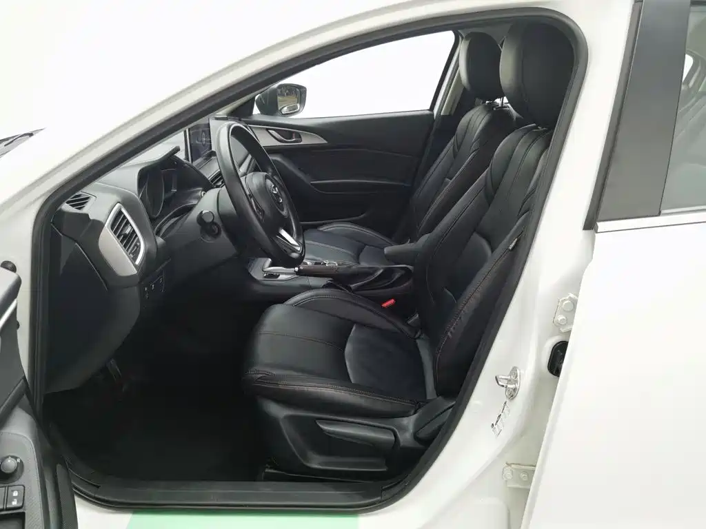 Mazda 3 Axela 2017 — фото 10