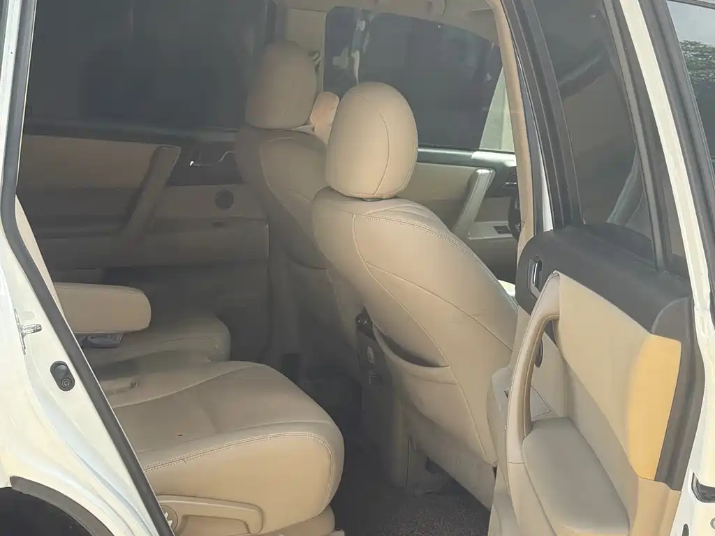 Toyota Highlander 2012 — фото 15