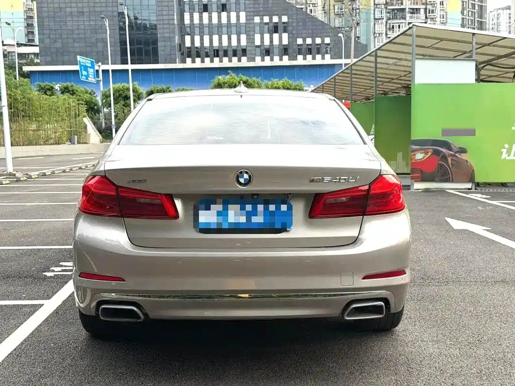 BMW 5 Series 2018 — фото 11